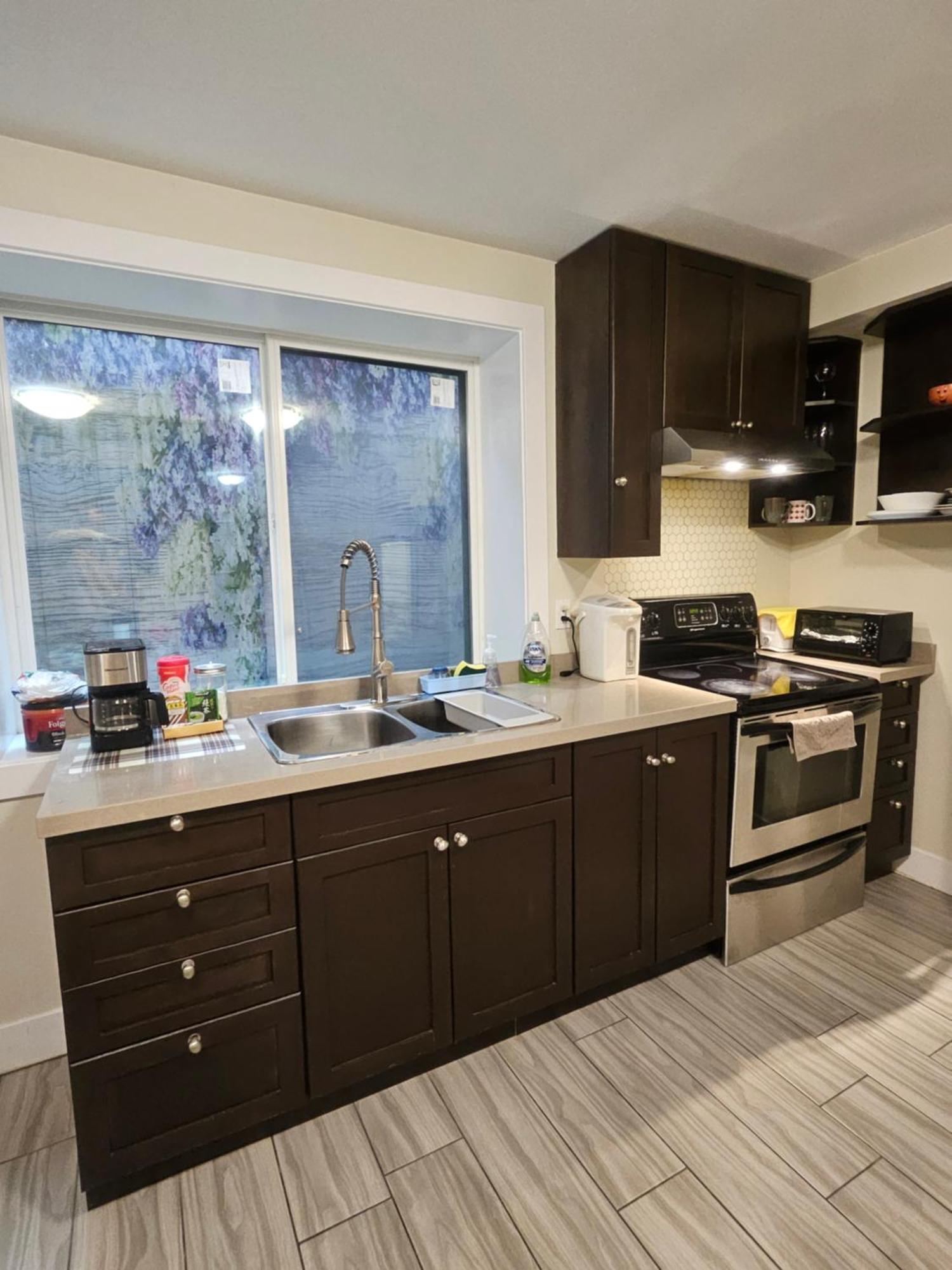 Metropolis Metrotown Area Lovely Place 2 Or 1 Bedrooms *